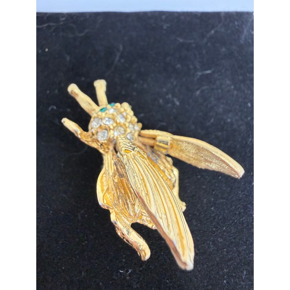 VINTAGE Fly Brooch Gold Tone Rhinestones Green Eyes Movable Wings Insect Jewelry - Picture 8 of 13